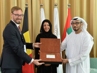 معالي ريم بنت إبراهيم الهاشمي، وسعادة اللواء محمد أحمد المري، وألدوين ديكرز