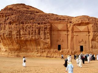 مدائن صالح.. سياحة تراثية تجذب الزائرين للمقاصد السعودية
