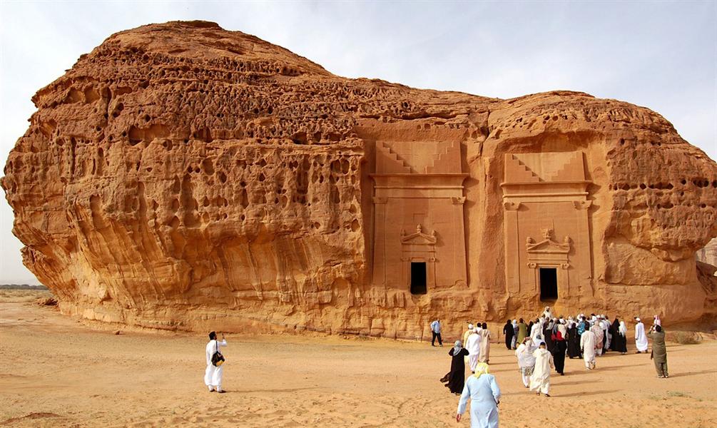 مدائن صالح.. سياحة تراثية تجذب الزائرين للمقاصد السعودية